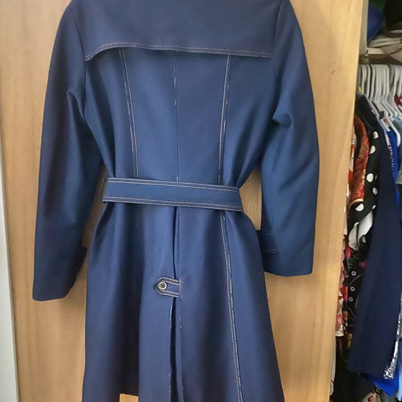 Vintage navy trench coat. - Picture 8 of 9